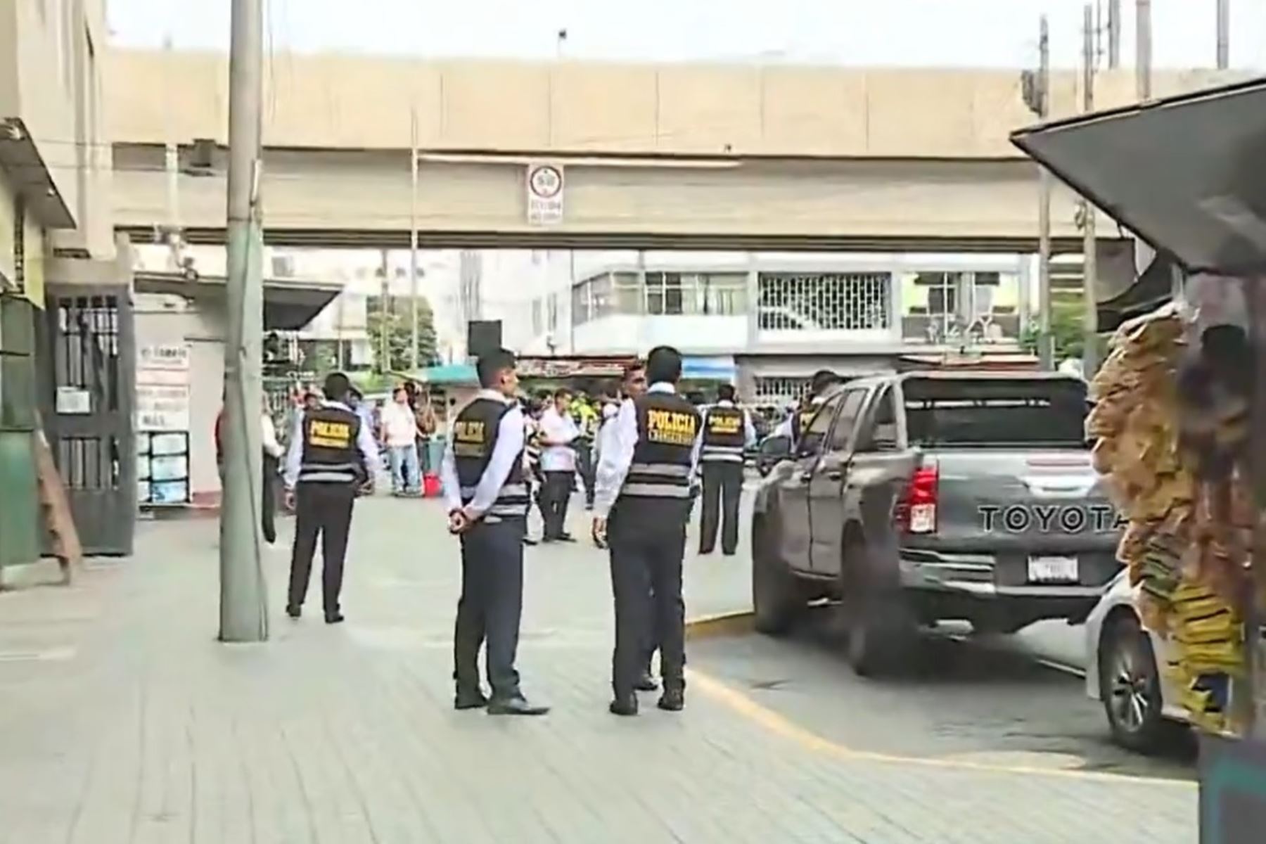 Recrean robo a cambista que dejó un policía gravemente herido