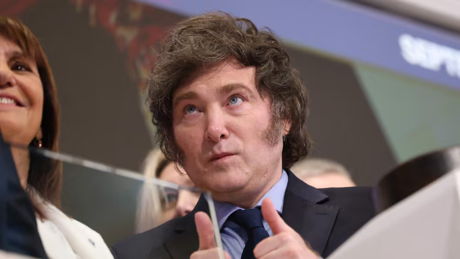 En apenas un mes de gobierno logró exhibir el primer superávit fiscal en una década. 