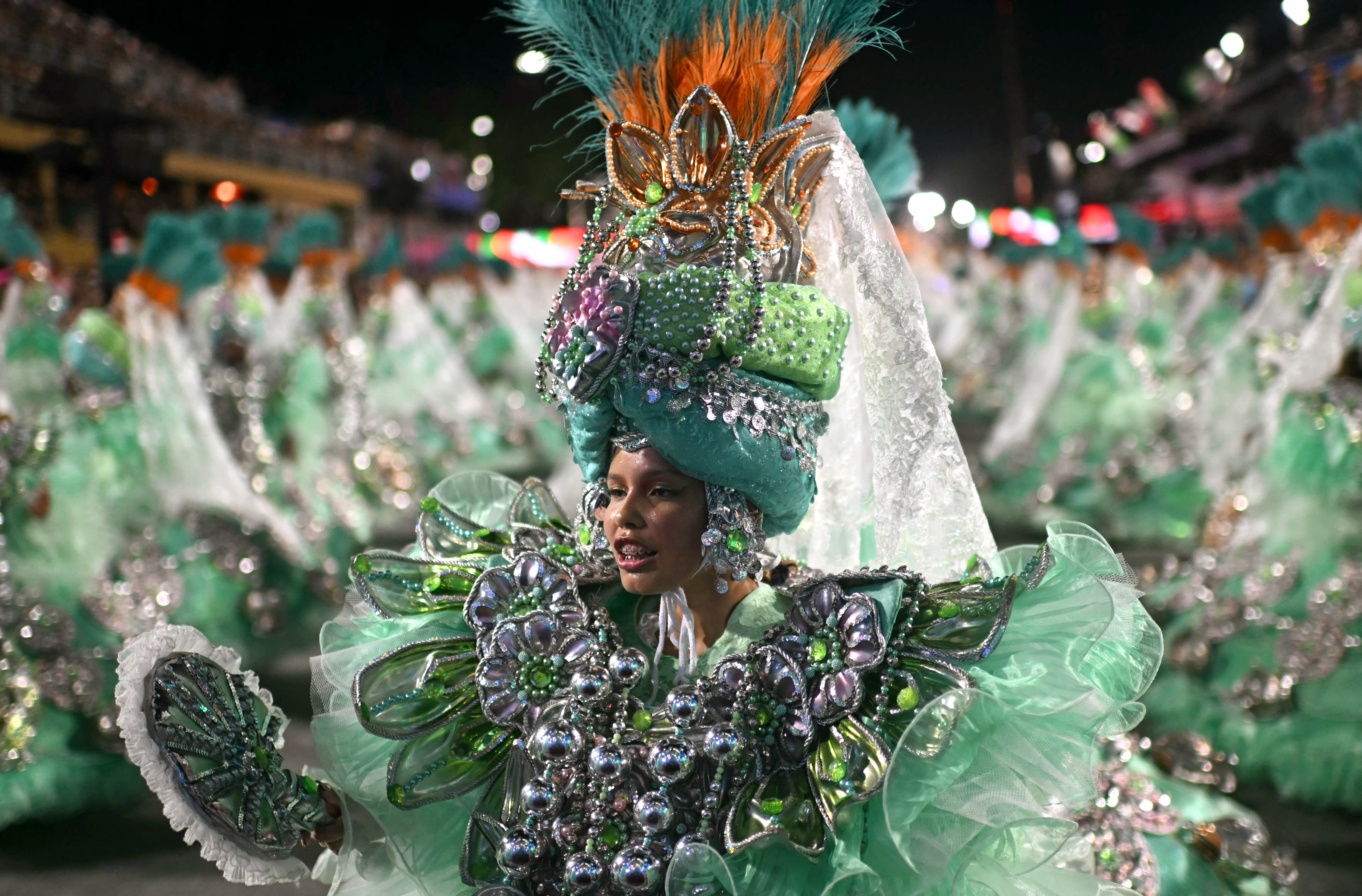  trajes y carrozas