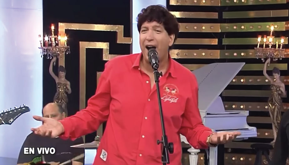 Iván Noguera cantando en el programa de Andrés Hurtado (Chibolín). Hoy, ambos con serias imputaciones judiciales. 