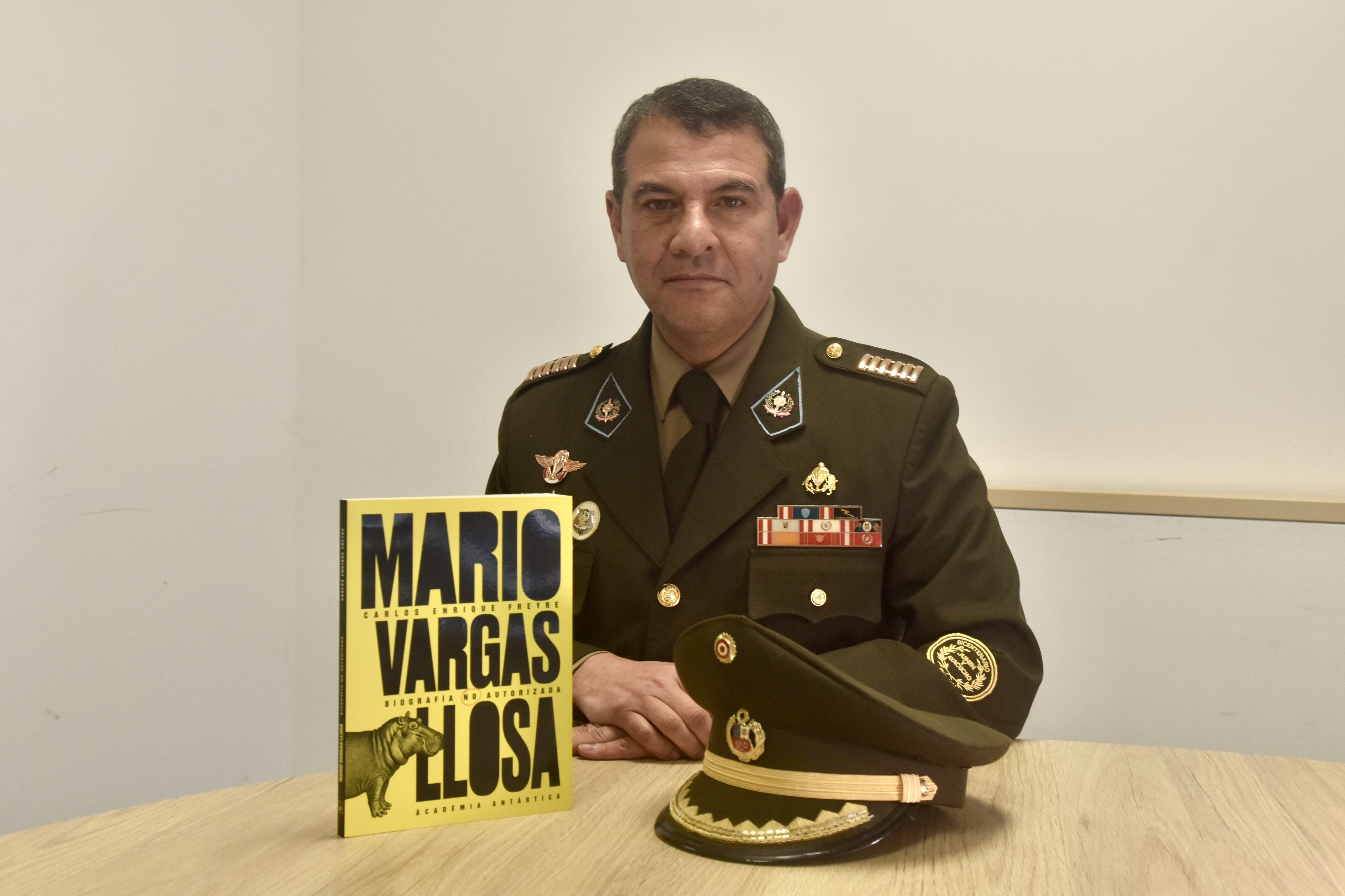 Carlos Enrique Freyre.
