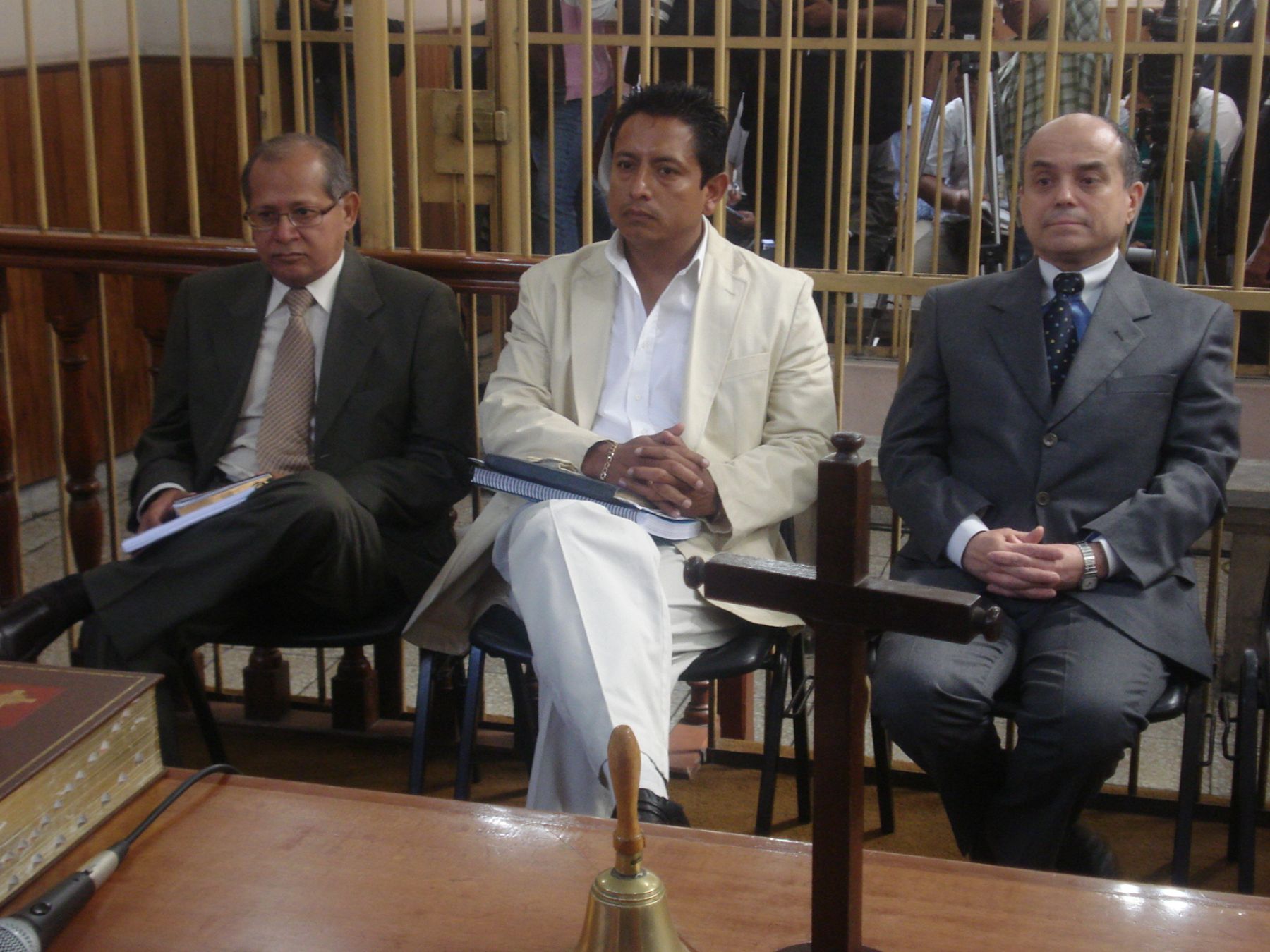 Luis Navarrete Santillán procesado por el caso de falsificación de firmas Perú 2000. 