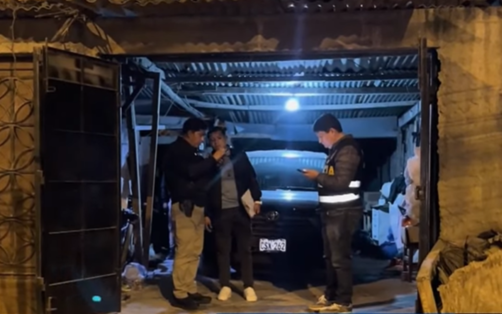 Recuperan auto robado en SJL y capturan a dos presuntos integrantes de banda criminal