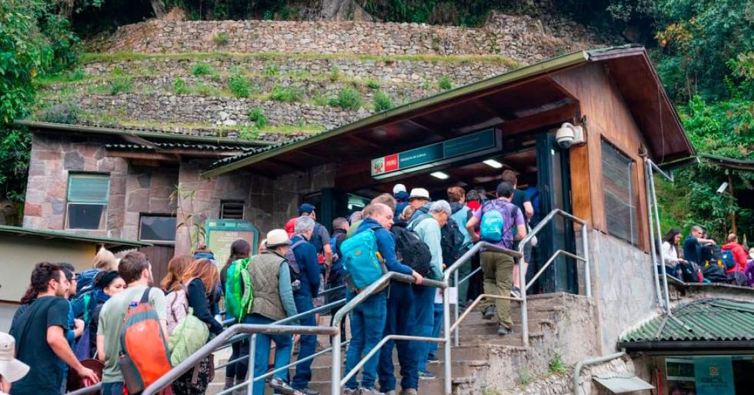 Cola para ingresar a Machu Picchu