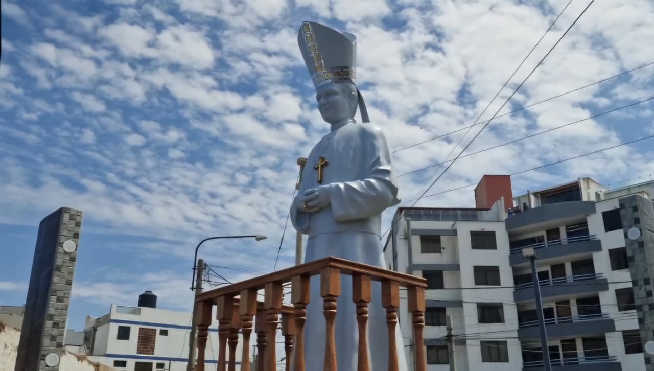 estatua papa leon XIV