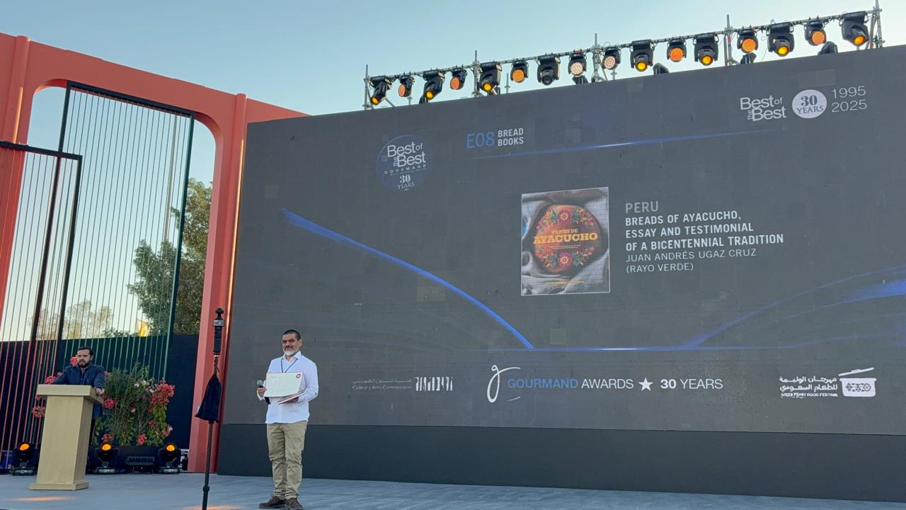 Libro 'Panes de Ayacucho'.