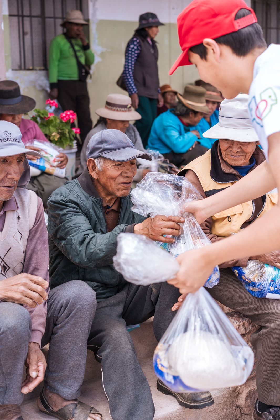 Fundación Romero y Cáritas Cusco entregan alimentos 