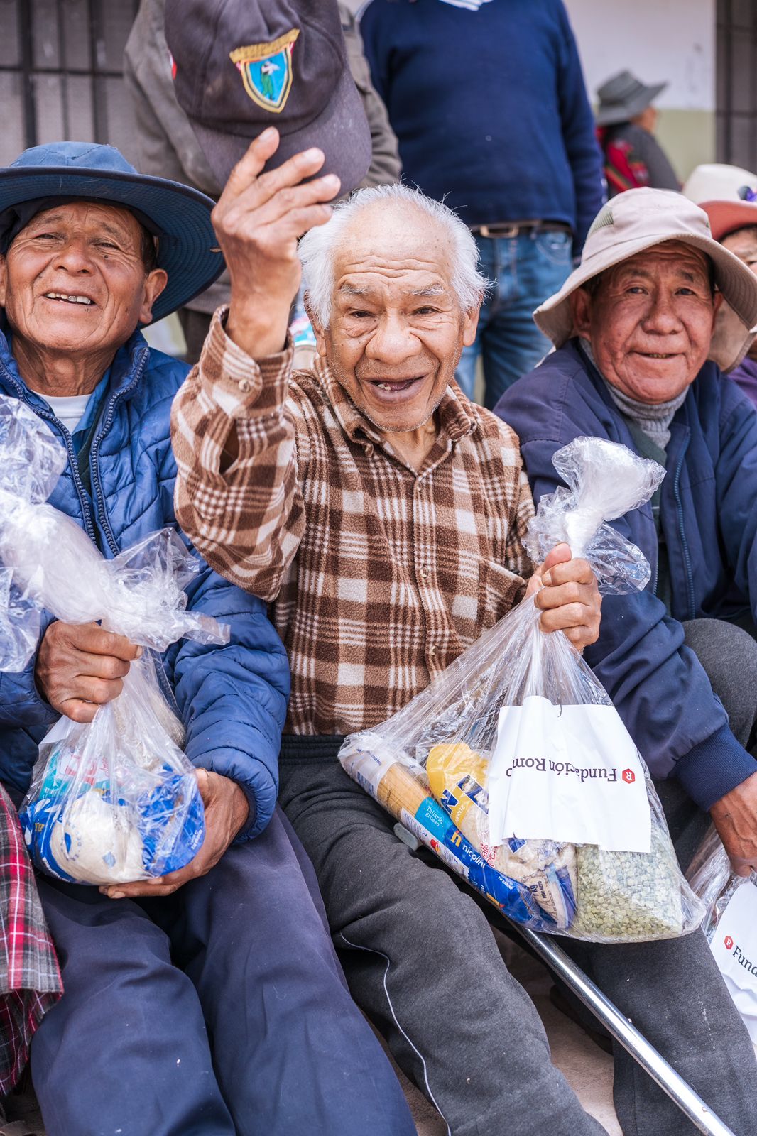 Fundación Romero y Cáritas Cusco entregan alimentos 