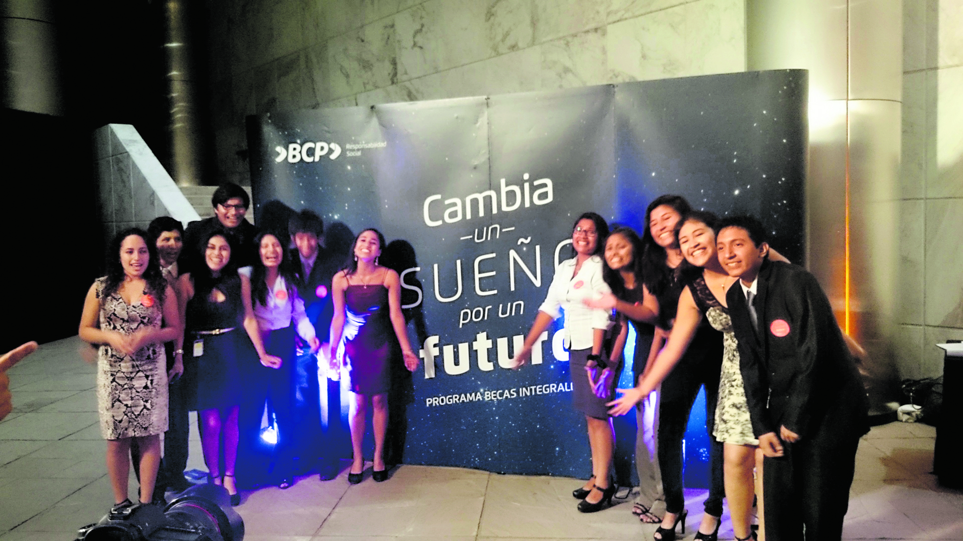 Sueños con futuro. El programa Becas BCP está guiando los pasos de cientos de jóvenes peruanos, con alto rendimiento académico pero de bajos recursos económicos, hacia el camino del éxito profesional.
