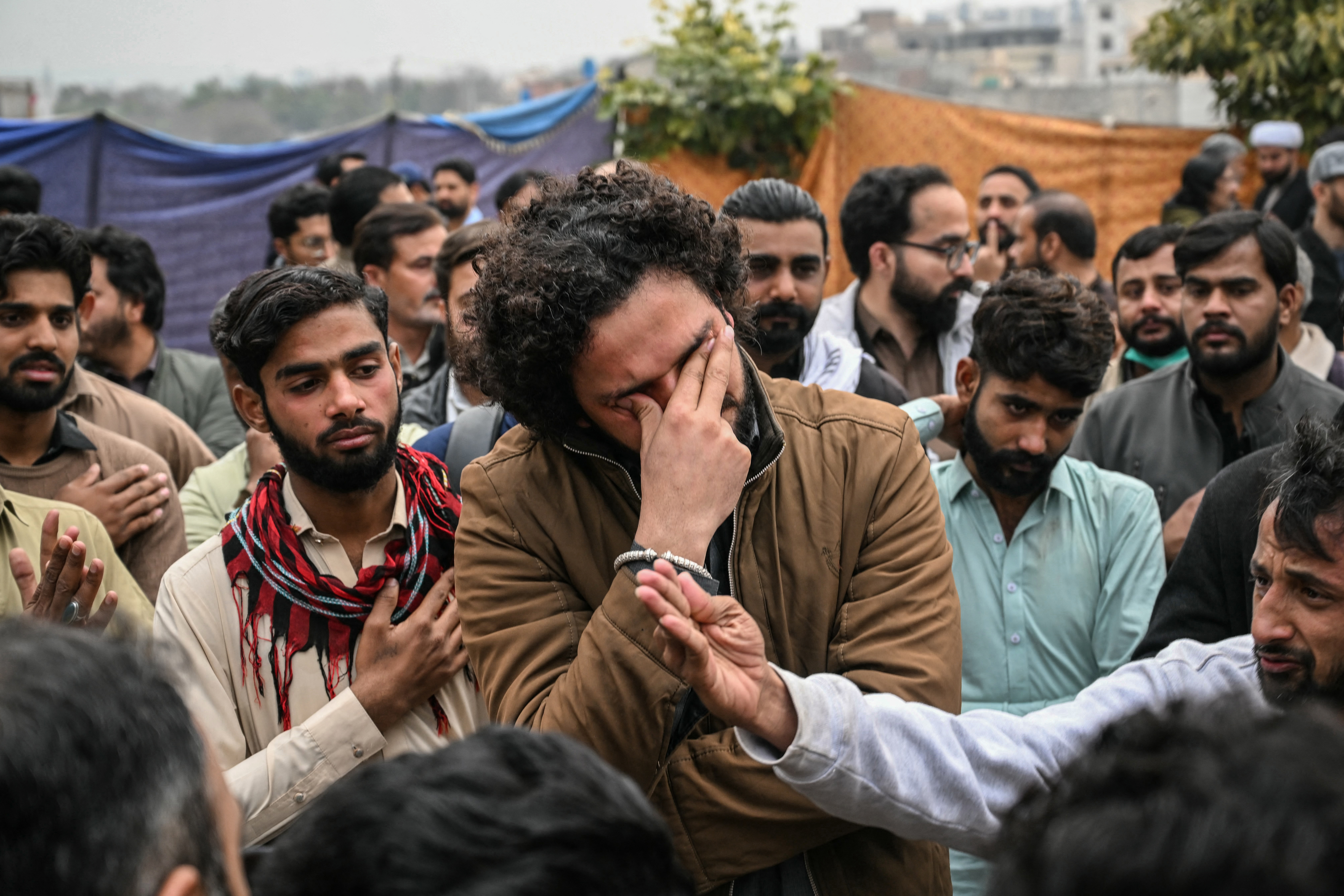 Estado Islámico reivindica atentado suicida en Pakistán que dejó 31 muertos