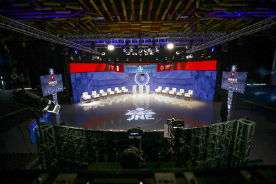 DEBATE 