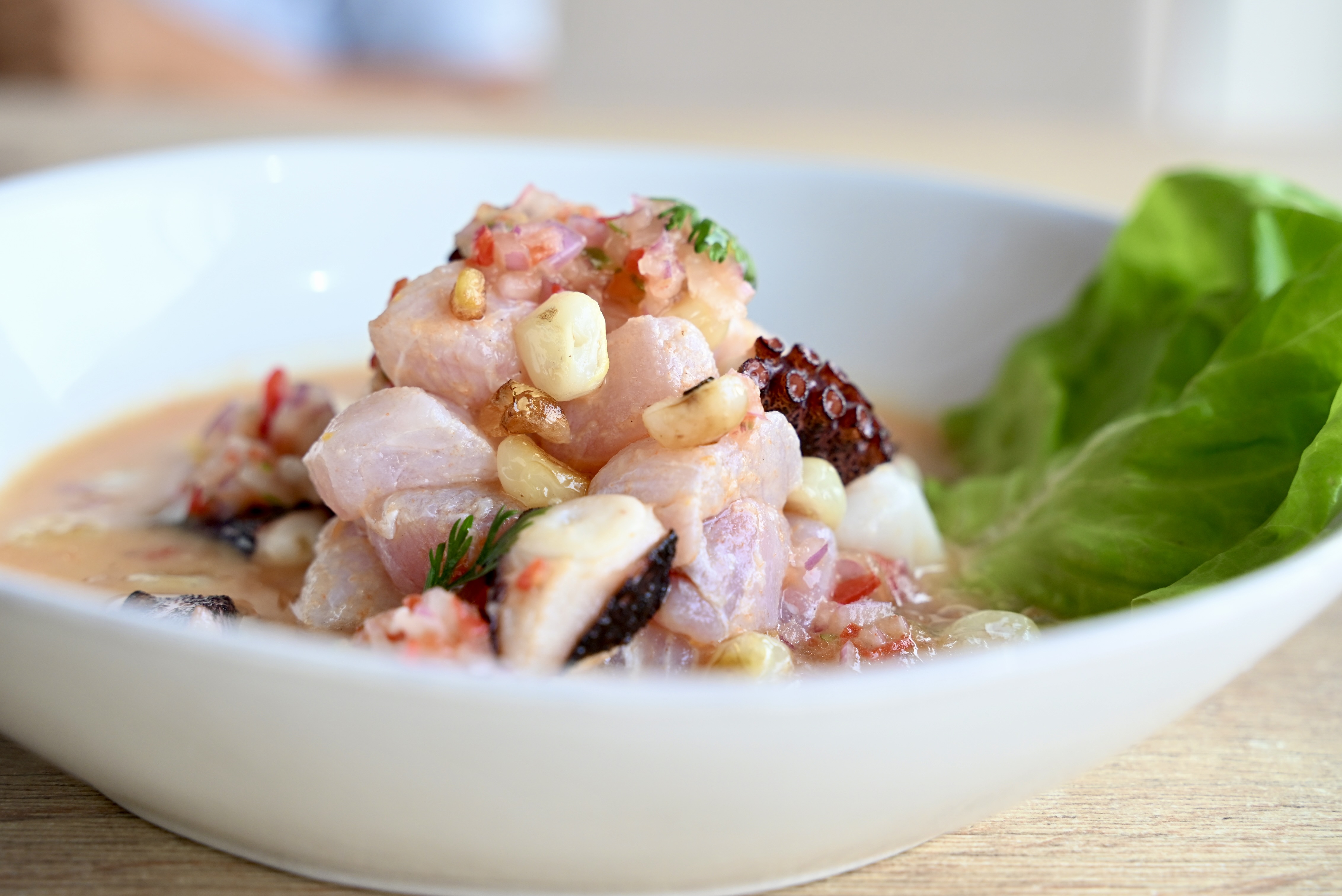 Ceviche mixto en el huarique La Cevichería