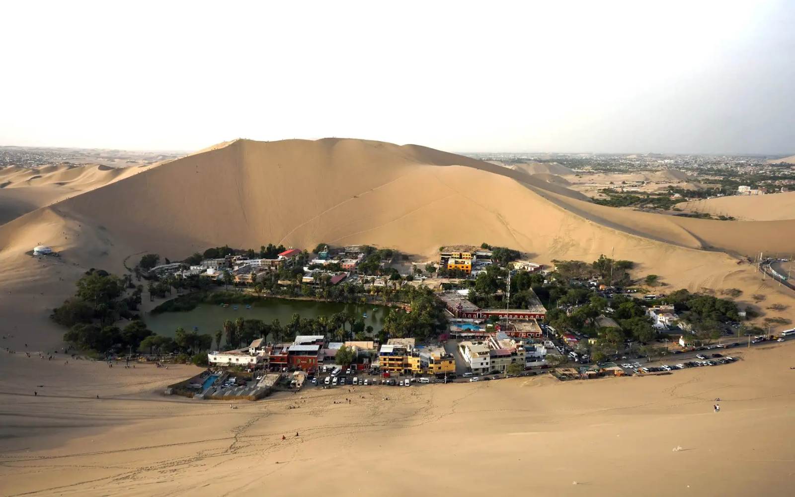 La Huacachina destaca como uno de los oasis más bellos del mundo, según National Geographic