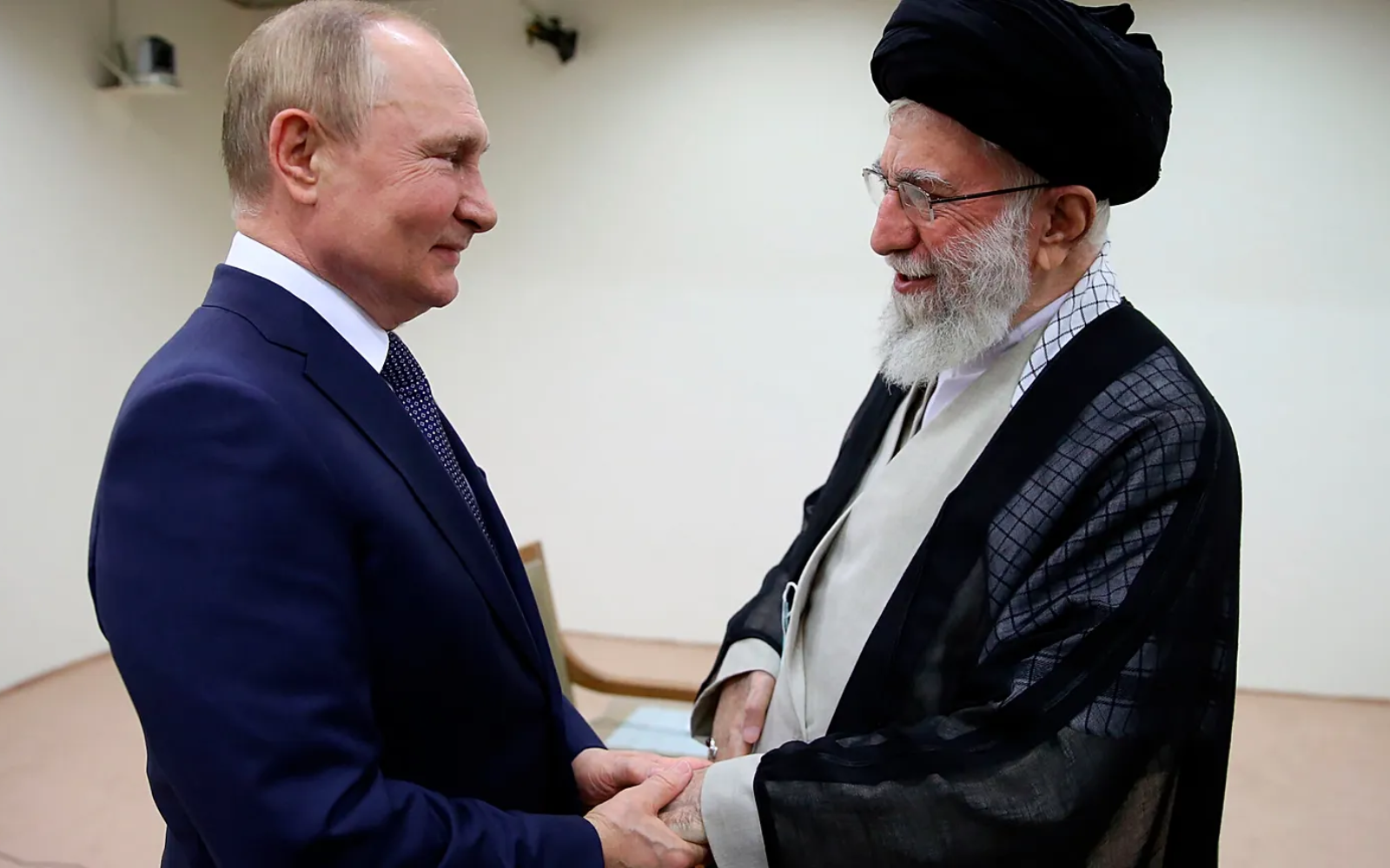 Rusia condena ofensiva en Irán y califica de asesinato muerte de Alí Jamenei