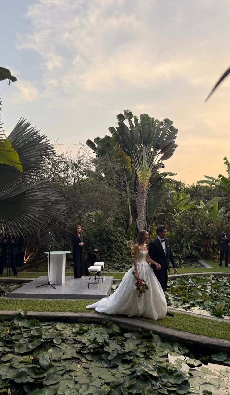 Así fue la boda religiosa de la hija de Jaime Bayly  FOTOS