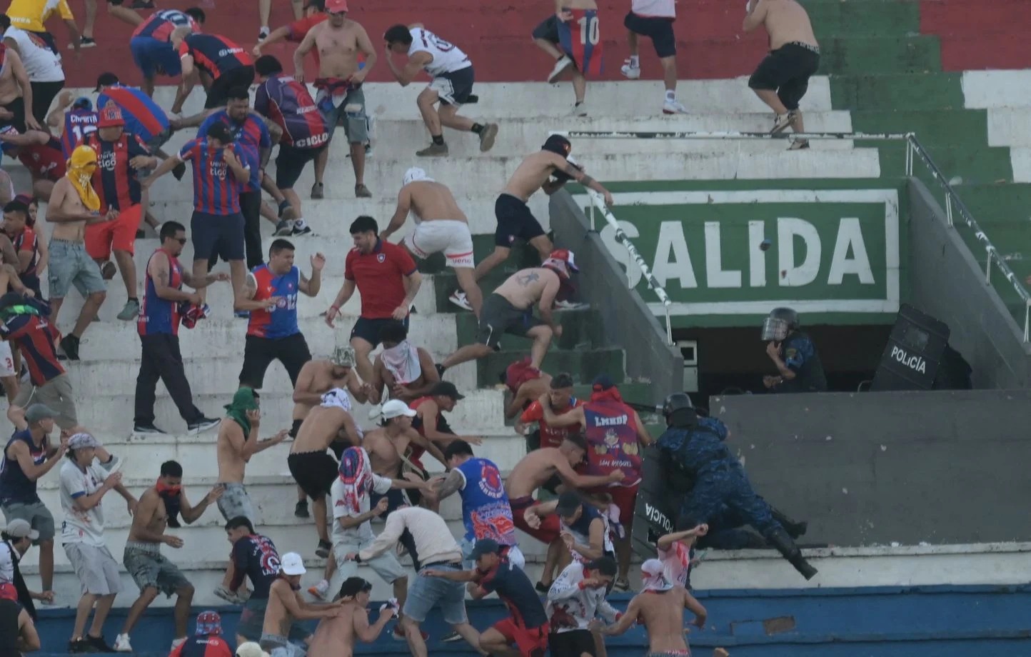 Batalla campal clasico paraguayo Olimpia Cerro Porteno abril 2026