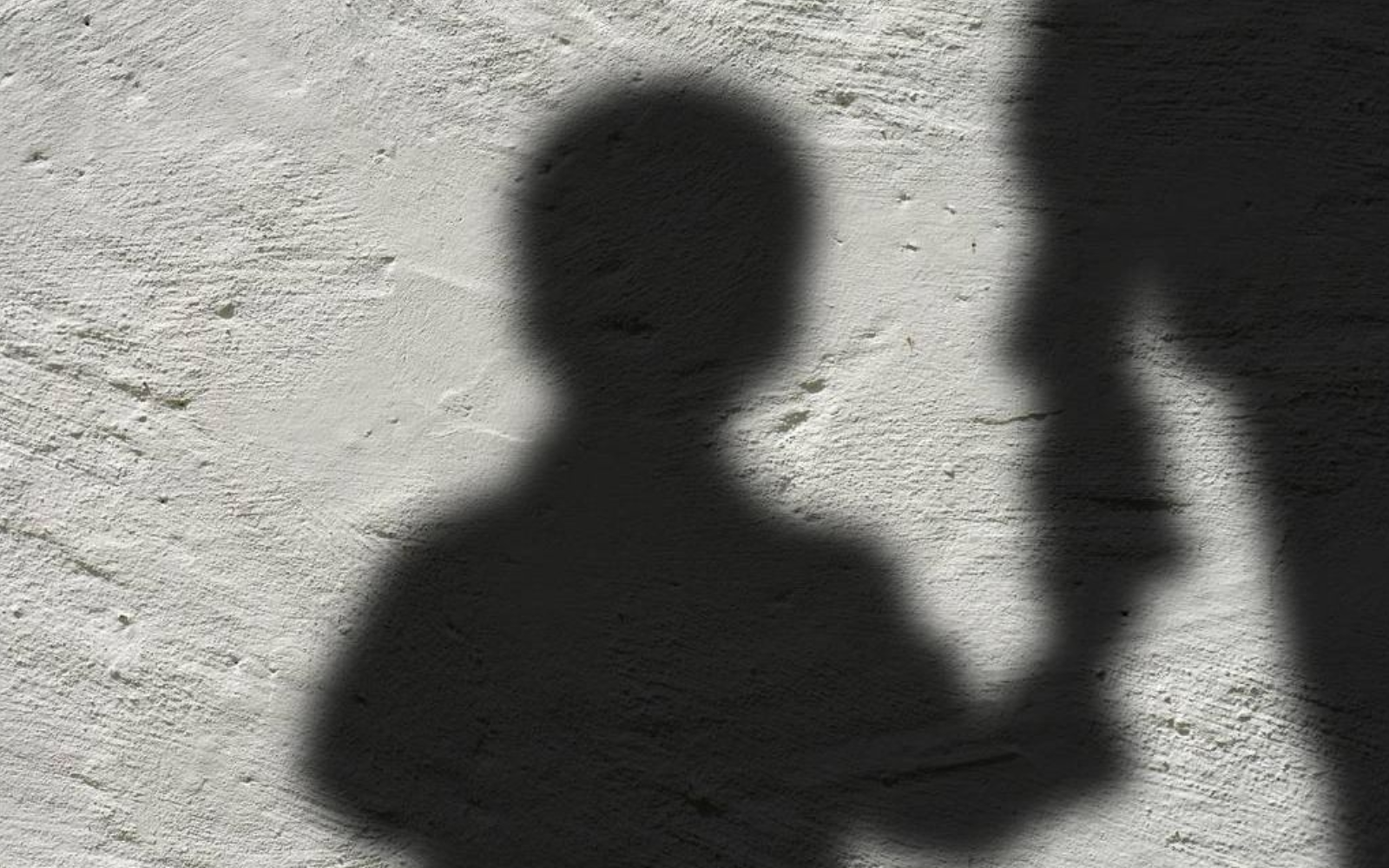 Francia Niño de 9 años fue hallado desnudo y desnutrido tras vivir secuestrado un año en una furgoneta