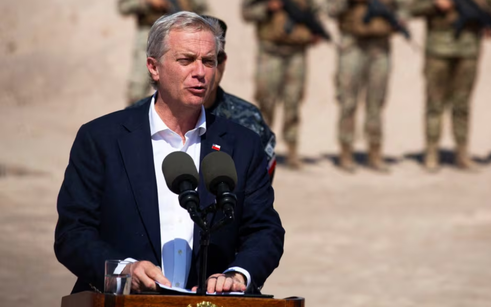 Kast insiste en crear corredor humanitario por Perú para expulsar migrantes de Chile