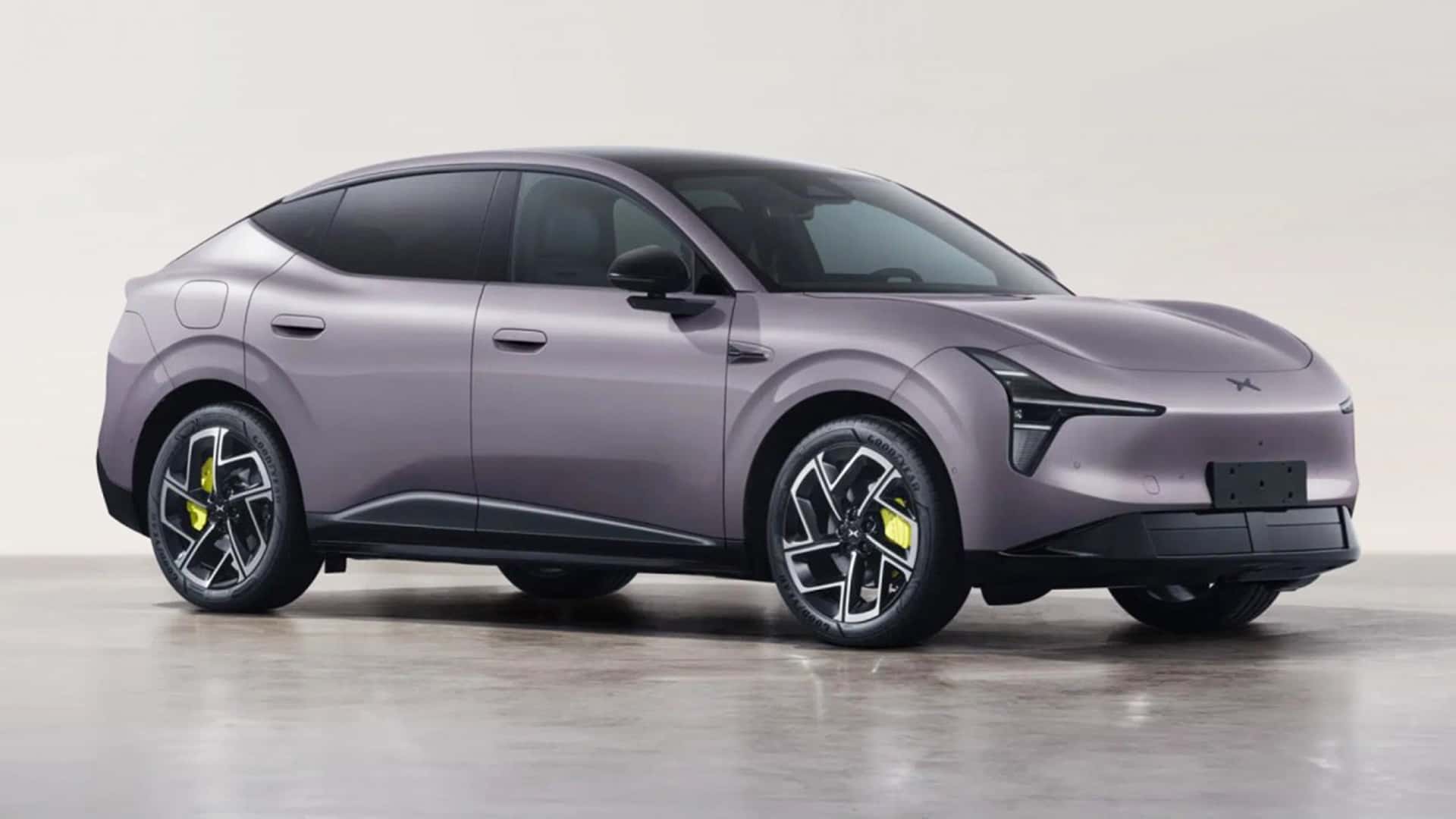 Auto Xpeng mona presentado en la feria de Pekín 2026. 