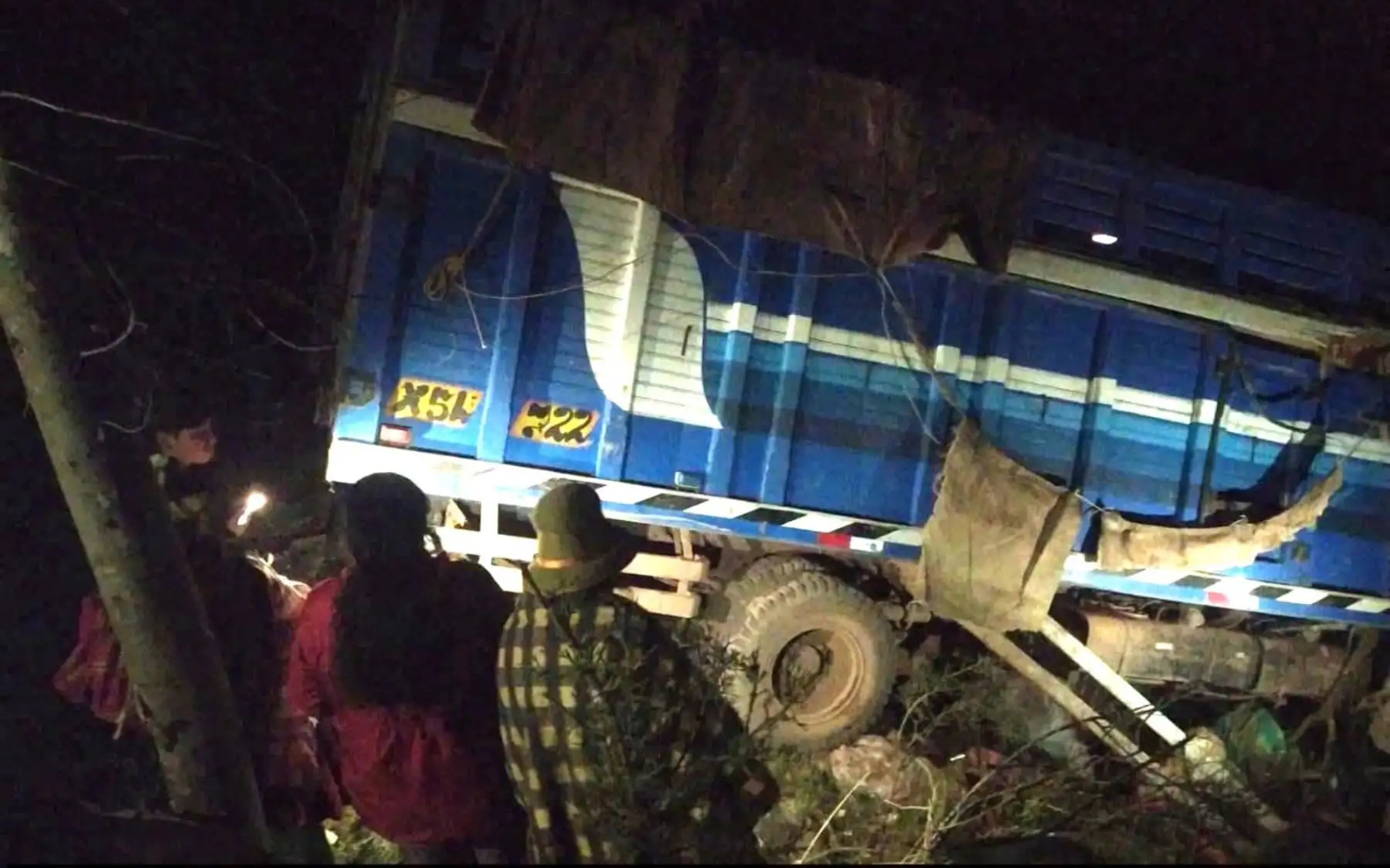 Cusco ataque armado de delincuentes provoca vuelco de camión y deja seis fallecidos