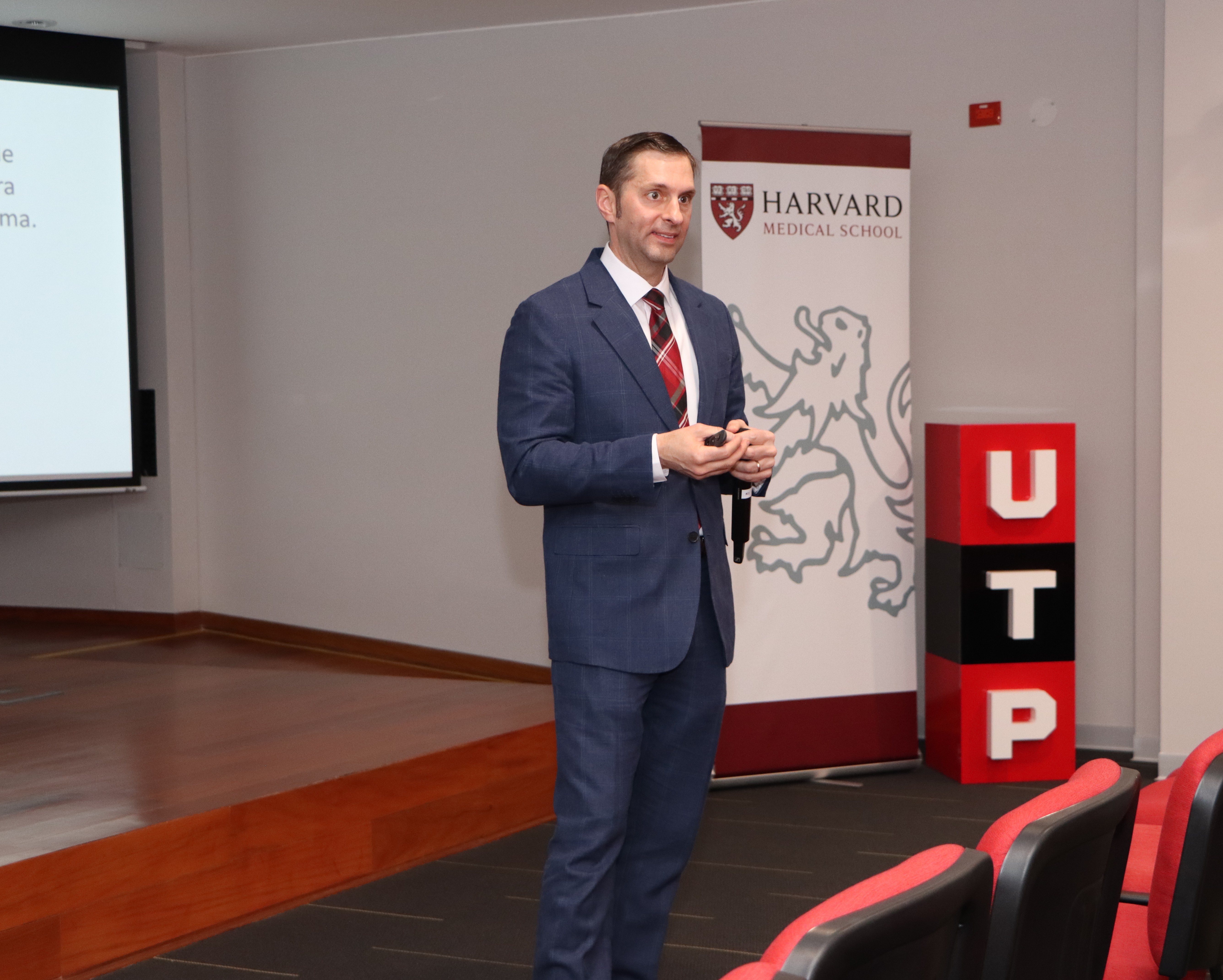 El Centro de Inteligencia Artificial y Tecnologías Emergentes de la UTP tiene el objetivo de fomentar la innovación y el intercambio de experiencias con actores clave del ecosistema digital.