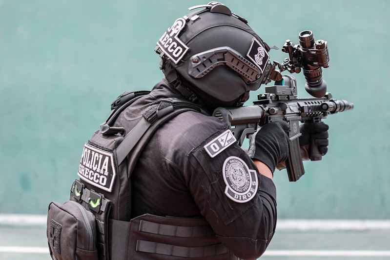 POLICIAS 