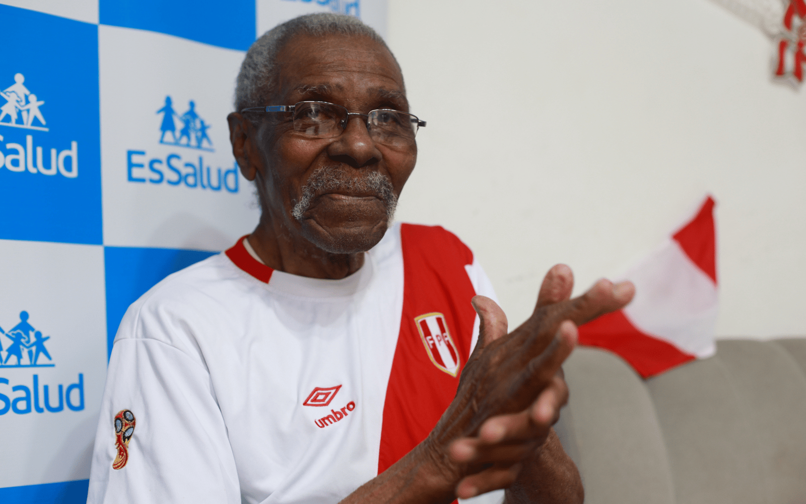 El peruano más longevo de EsSalud celebra Fiestas Patrias con 105 años
