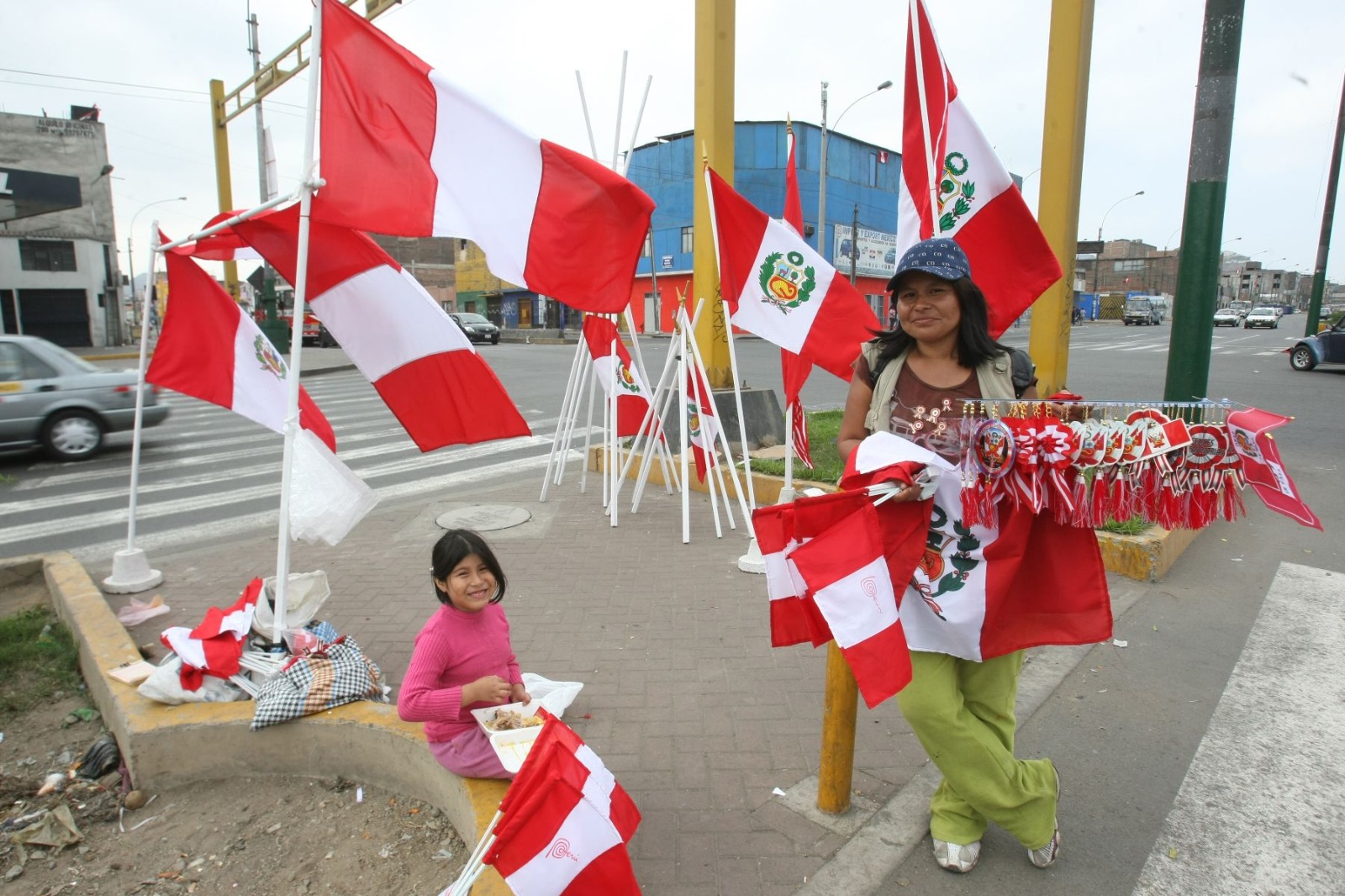 Inicia el embanderamiento obligatorio en Lima