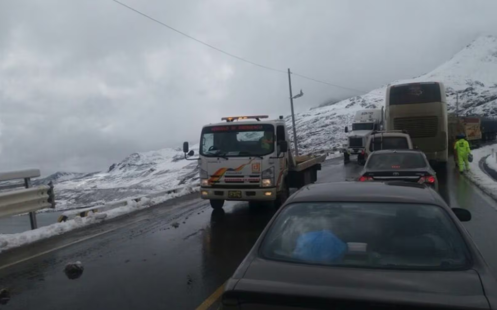 Intensa granizada bloqueó el tránsito en la carretera Juliaca–Puno