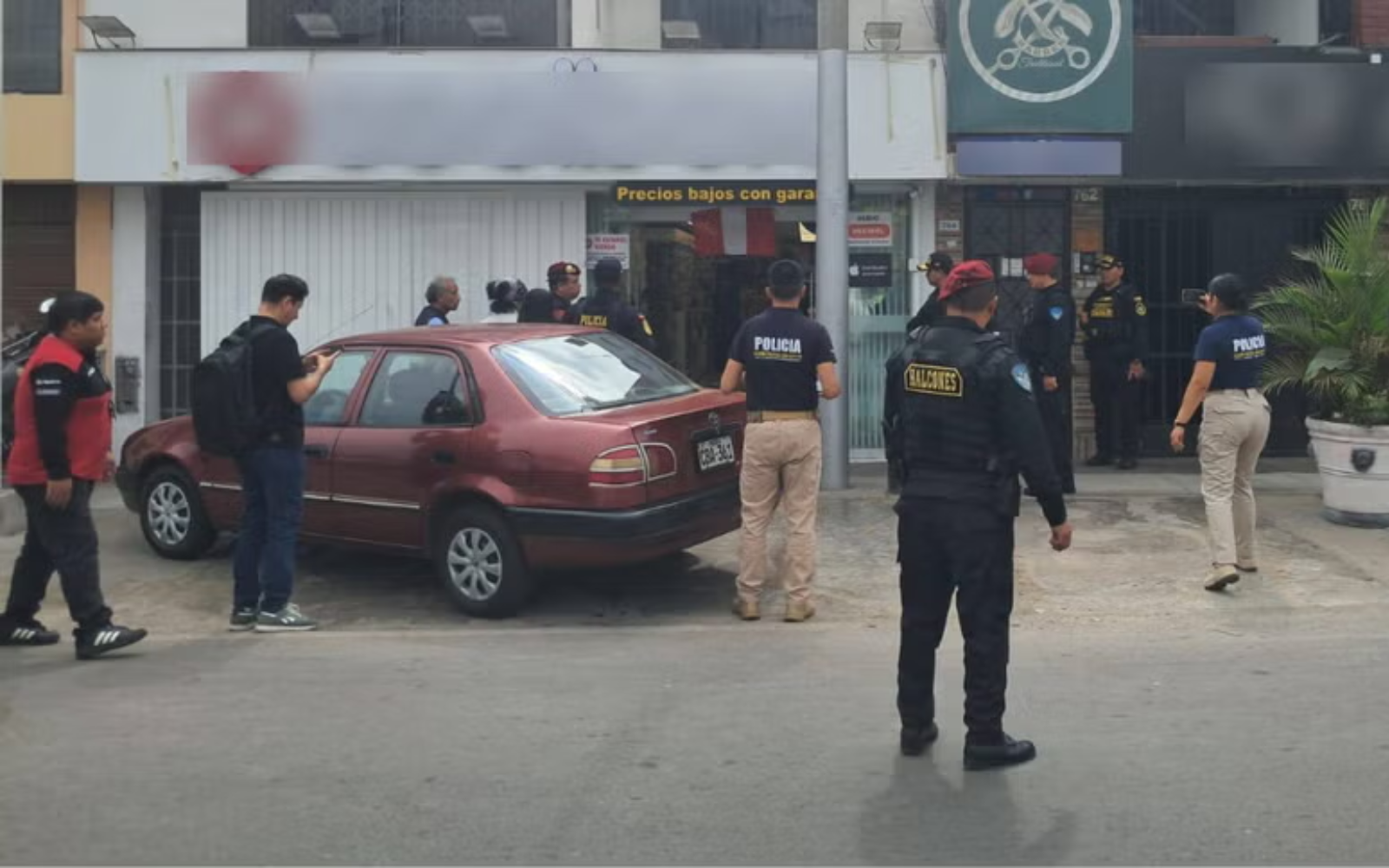 PNP frustra asalto a tienda de tecnología en Los Olivos y captura a dos presuntos delincuentes