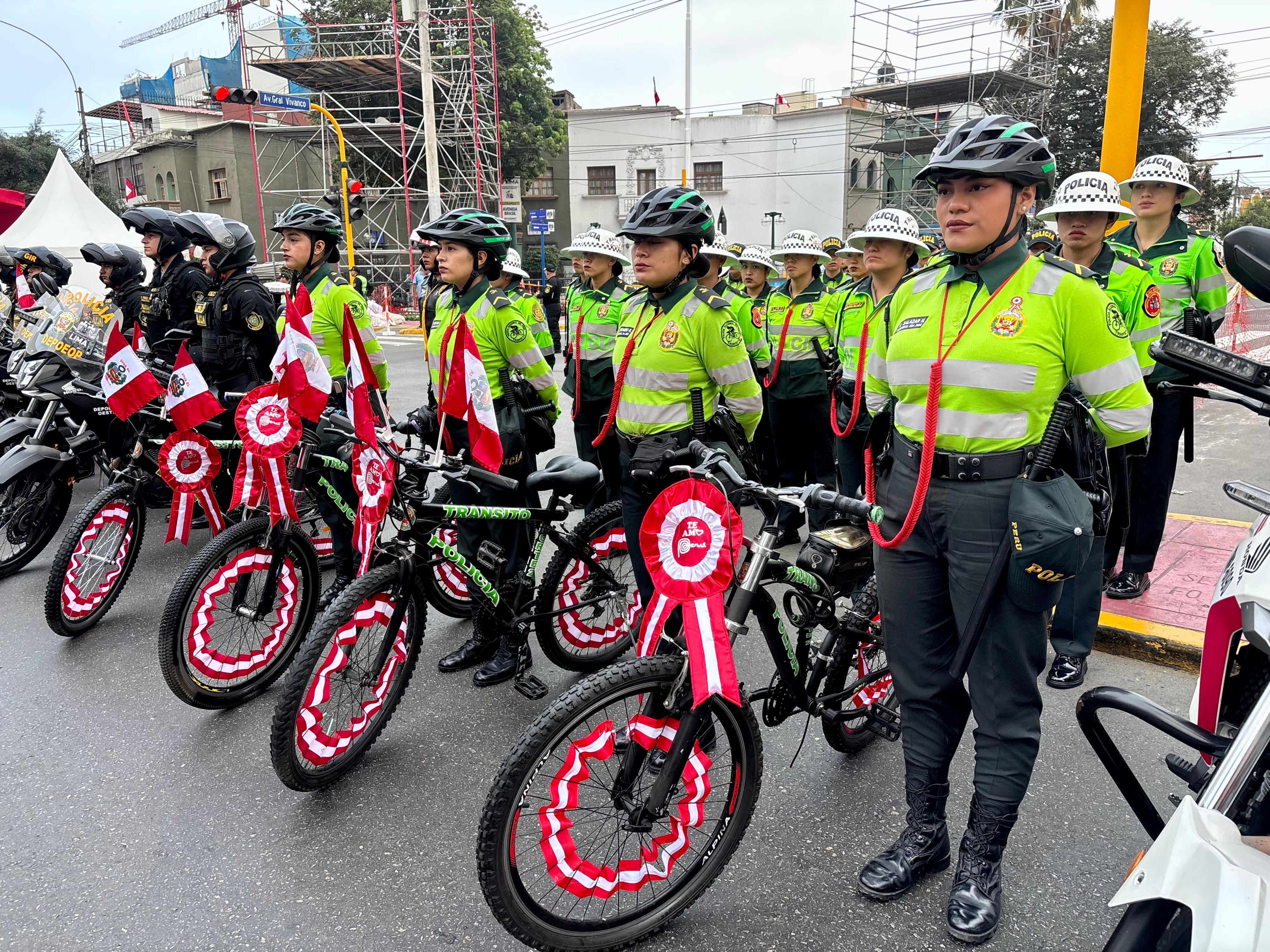 policias fiestas patrias