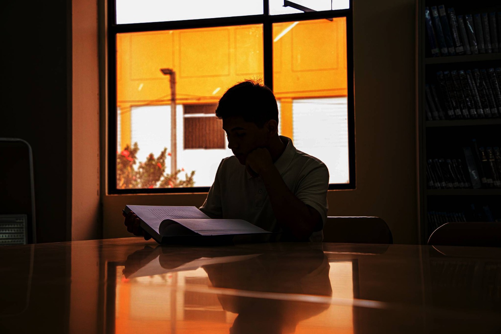 Modificación de reglamento propone revalorizar la excelencia académica para un mejor uso de recursos públicos.