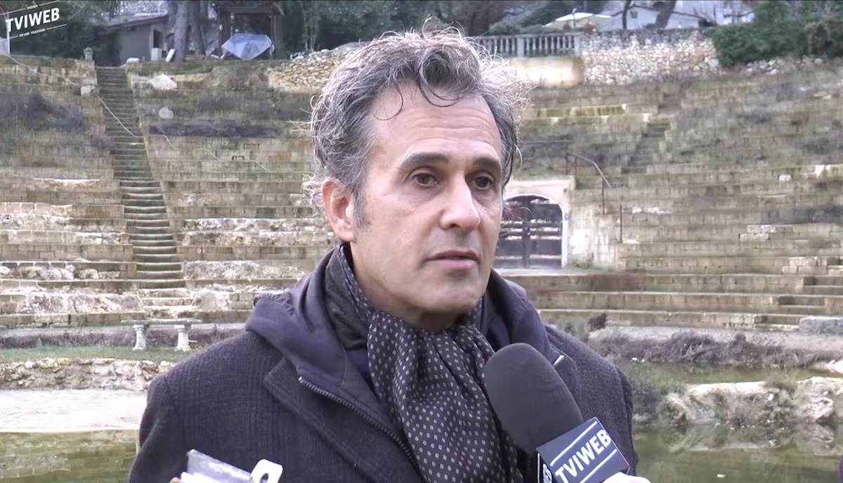 Franco Malosso condenado a prisión por construir un falso teatro romano en Italia
