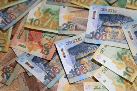 El incremento propuesto elevaría el sueldo mínimo a S/1.330. 