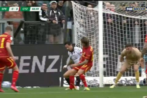 Lapadula vio la roja en derrota del Spezia 