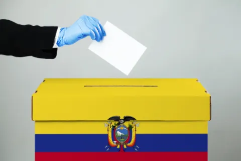 16 candidatos integran la papeleta presidencial y los ecuatorianos votarán preocupados por la crisis de seguridad que golpea al país a causa de la violencia a cargo de bandas del narcotráfico que se disputan el poder. Foto: Pixabay