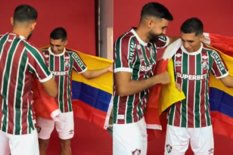 Ignacio Da Silva y Kevin Serna posan con bandera peruana en Fluminense