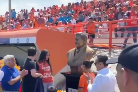 Inauguración del estadio y del busto de César Acuña