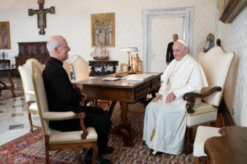 El Padre Martín se reunió con el Papa Francisco en el Palacio Apostólico de la Ciudad del Vaticano el 30 de septiembre de 2019, su primer encuentro personal. (Foto: Vatican News).