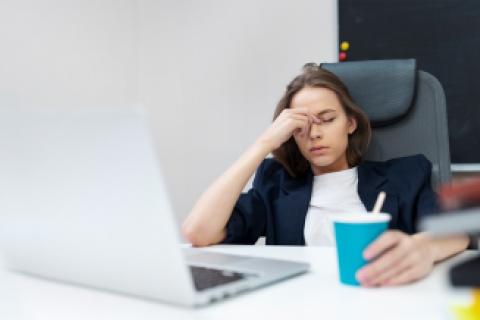 Más allá del estrés: ¿Cómo afrontar los cambios hormonales y la fatiga después de los 30?