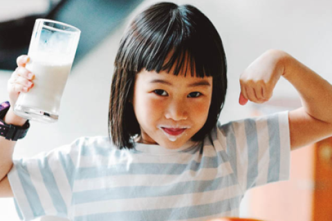 crecer Sano. Los niños encuentran en la leche proteínas completas para lograr un crecimiento adecuado.