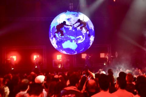 Fuerza Bruta más que un show, una experiencia única