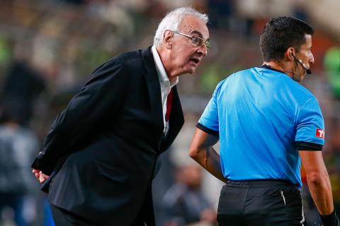 Jorge Fossati llama tontos a sus críticos Universitario