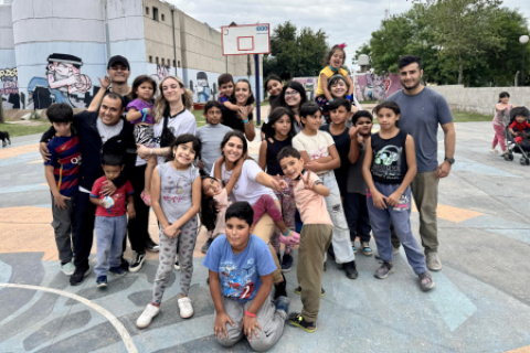 Huellas llega a Perú El programa de voluntariado que apoya a adultos mayores y niños en situación de abandono