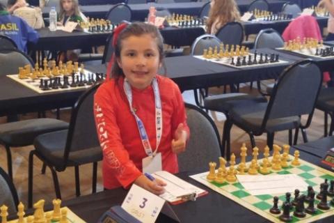 NIÑA AJEDRECISTA