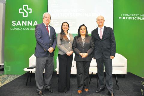 equipo sanna. Dr. Luis García Barrionuevo, director médico corporativo; Dra. Sandra Venegas, directora médica, junto a la Dra. Vilma Santiváñez, presidenta del Cuerpo Médico, ambas de SANNA Clínica San Borja; y Francisco Feliu, gerente general de SANNA Clínica San Borja y El Golf.