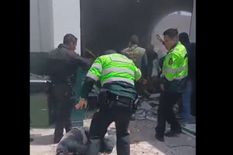 policías