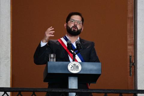 Boric pide un "debate con altura" a Jara y Kast
