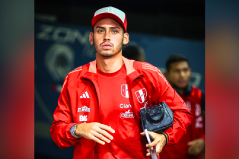 Erick Noriega llegará de madrugada y será baja para Perú vs Rusia