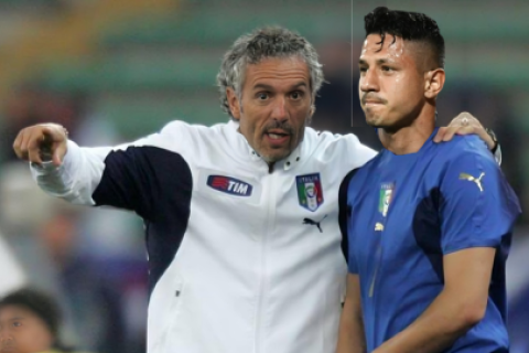 Gianluca Lapadula y Roberto Donadoni en la Selección de Italia